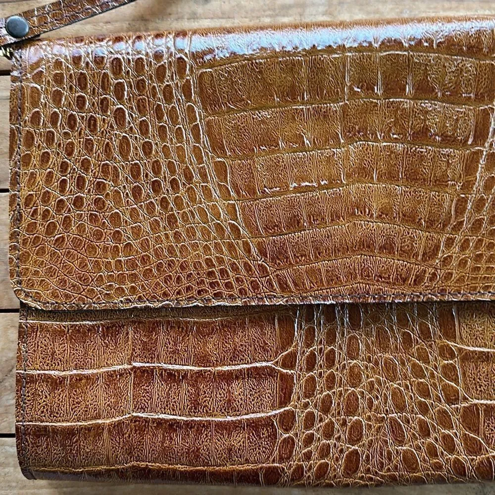 Amelia Berko Italian VTG. Brown Leather Crocodile Crossbody Bag